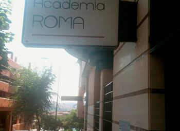 Academia Roma letrero